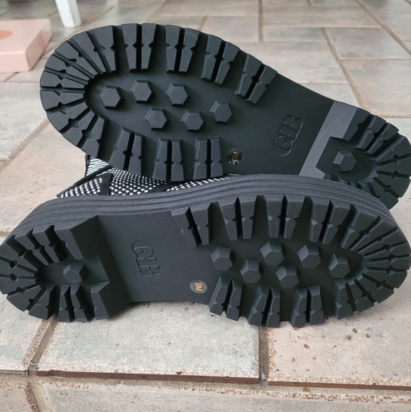 🤑SOLD🤑Gianni Bini non-Stop Studded Chunky Lug Sole Platform Booties - Picture 13 of 15